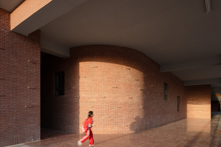 Средняя школа Хуашань, кампус Богуци / Студия Чжаохуэй Ронг — изображение 21 из 40