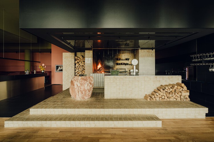 Ресторан Beefclub «Огонь и соль» / Ester Bruzkus Architekten — изображение 4 из 25