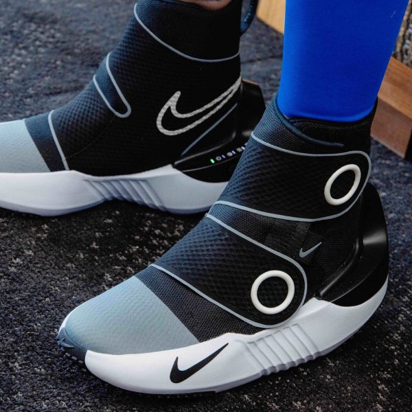 Nike и Hyperice представили обувь для массажа ног с подогревом