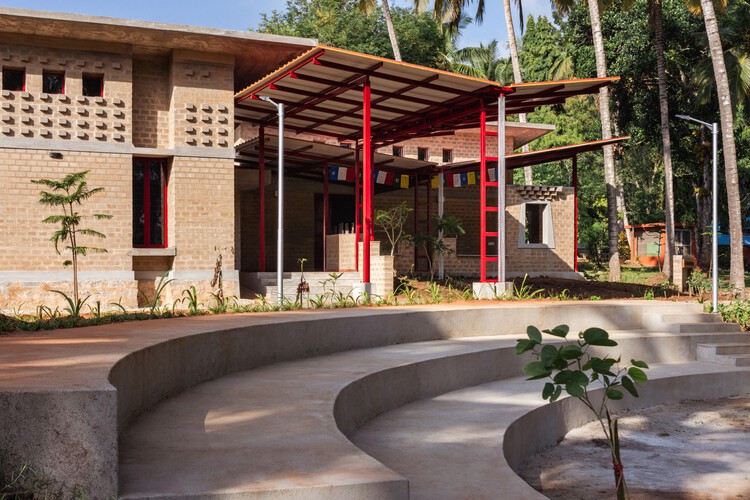 Центр органических исследований и обучения / Seipal & Raje Architects - Фотография экстерьера, окна
