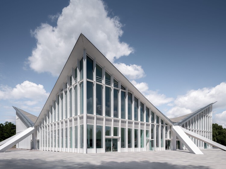 Зал здания Hyparschale – реконструкция, реконструкция и консервация/gmp Architects – изображение 9 из 26