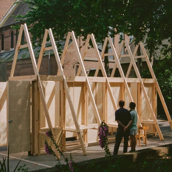 Лондонская школа архитектуры создает деревянный павильон для местной помощи