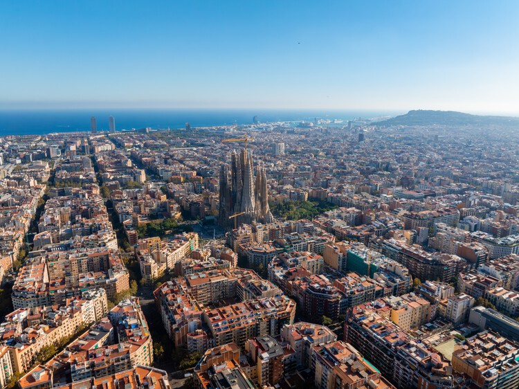 Барселона планирует запретить аренду квартир для туристов, чтобы облегчить жилищный кризис – изображение 4 из 6