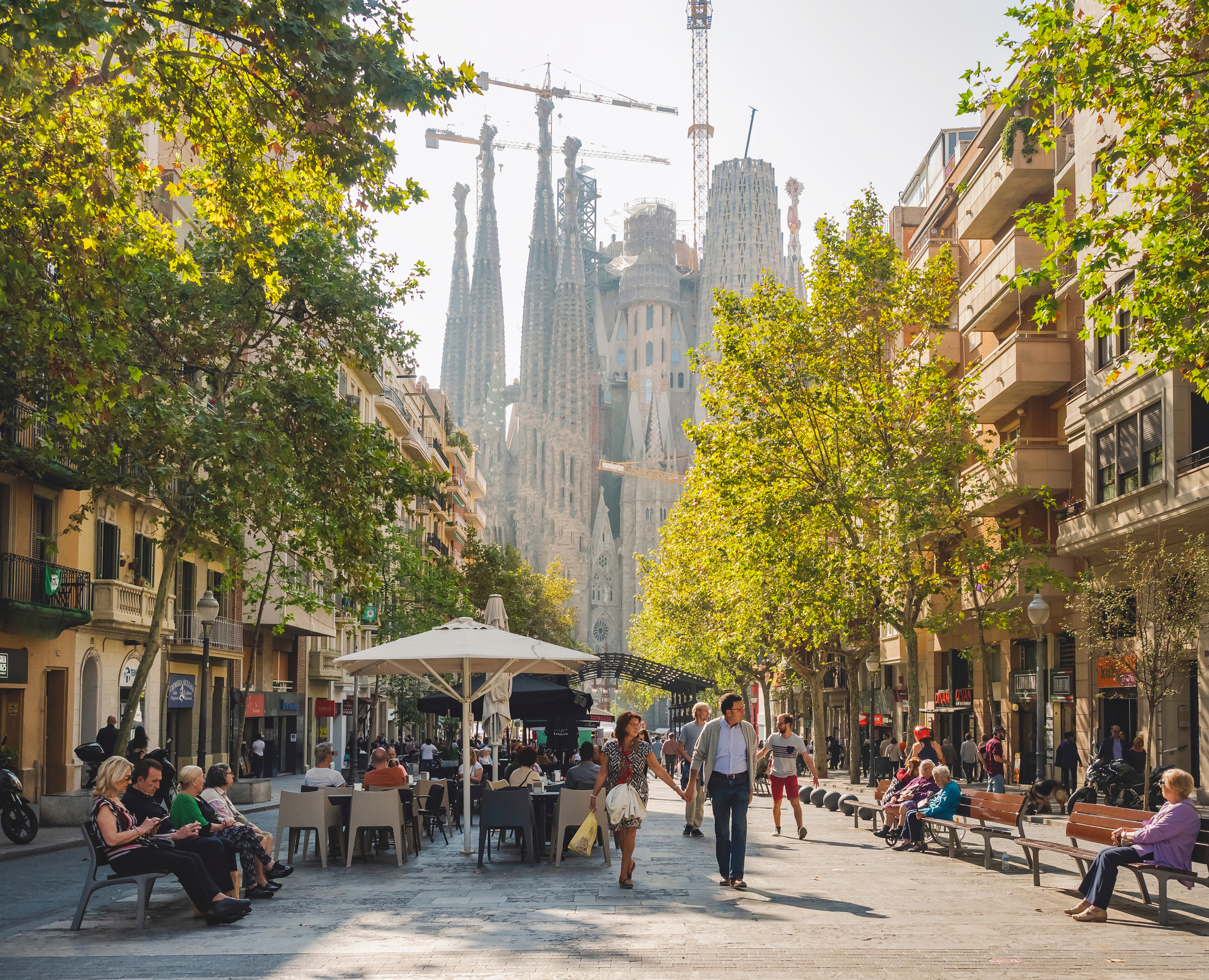 Барселона планирует запретить аренду квартир для туристов, чтобы облегчить жилищный кризис