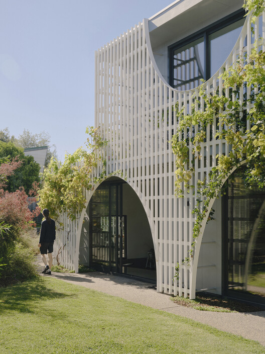Дом без Rezzavations / Sarah Lake Architects - Изображение 6 из 17