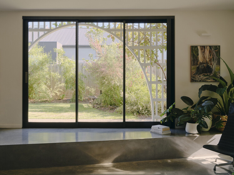 Дом без Rezzavations / Sarah Lake Architects - Изображение 4 из 17