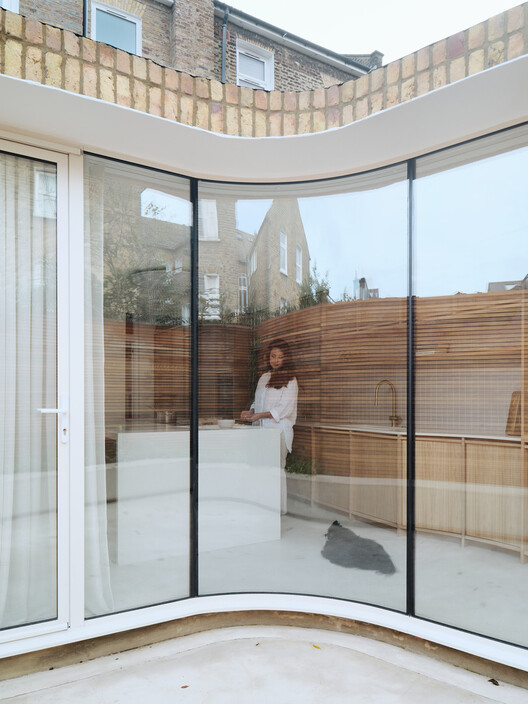 Crescent House / DROO Architects - Фотографии интерьера, окна, фасад