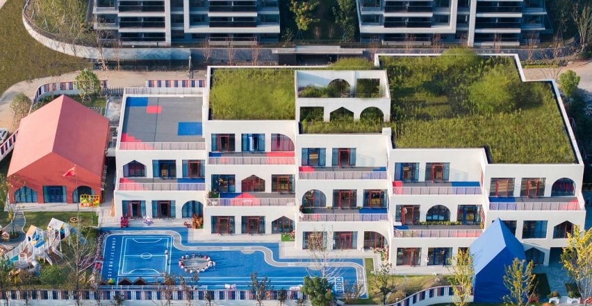 Вид с воздуха на детский сад West Coast от CLOU Architects