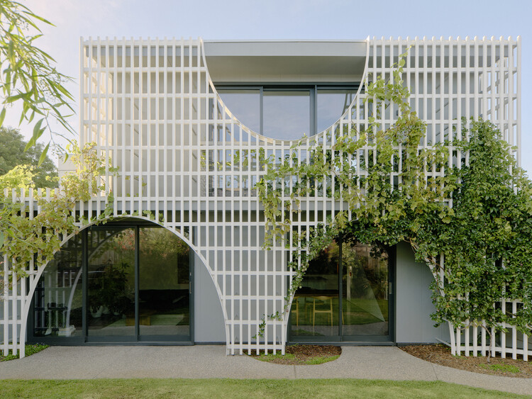 Дом No Rezzavations / Sarah Lake Architects — изображение 1 из 17