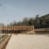 F+G Architectes создает «намеренно сдержанную» деревянную конюшню недалеко от Лиона