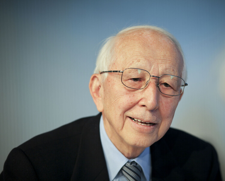 Лауреат Притцкеровской премии Фумихико Маки скончался в возрасте 95 лет — изображение 1 из 5