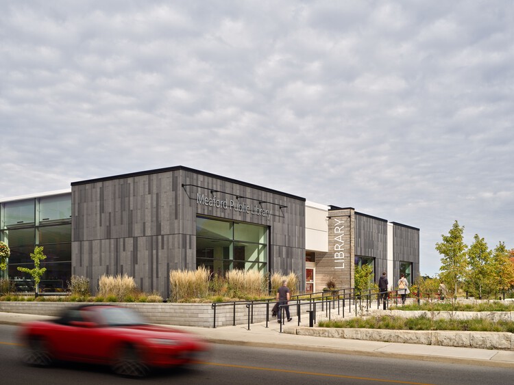 Публичная библиотека Мифорда / LGA Architectural Partners – Экстерьерная фотография, фасад