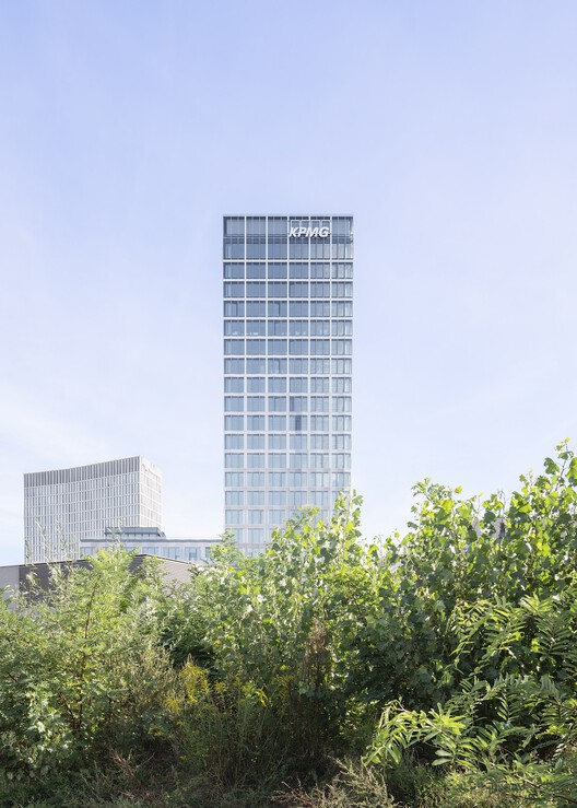 Высотное здание на площади Европы / allmannwappner — изображение 6 из 31