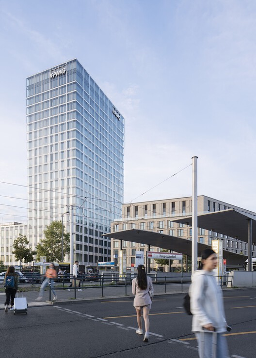 Высотное здание на площади Европы / allmannwappner — изображение 7 из 31