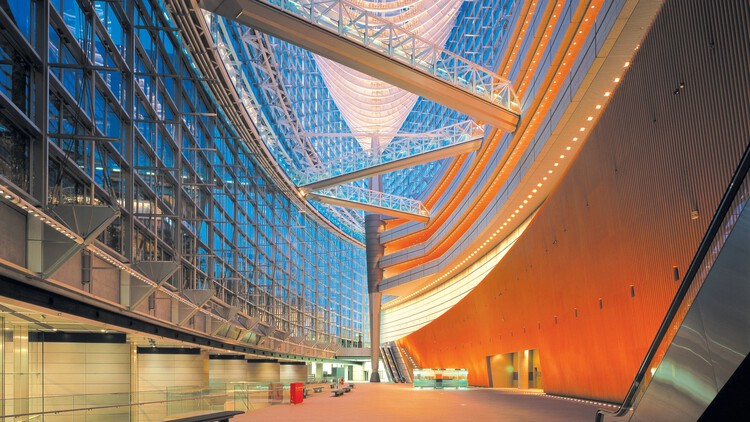 Токийский международный форум, спроектированный архитектурным бюро Rafael Viñoly Architects, получает двадцатипятилетнюю премию AIA - Изображение 1 из 3
